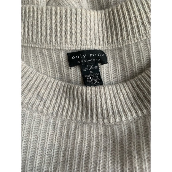 Only Mine Light Gray Cashmere Wide Sleeved Sweater Women’s Size Medium - Picture 5 of 6
